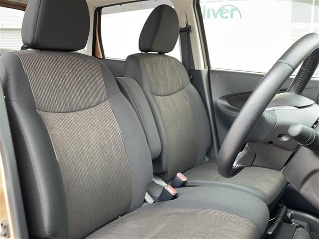 運転席の画像です。店舗にて現車の確認もいただけますので、お電話で在庫のご確認の上是非ご来店くださいませ！！！