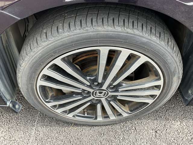 タイヤ溝もしっかり残っております。