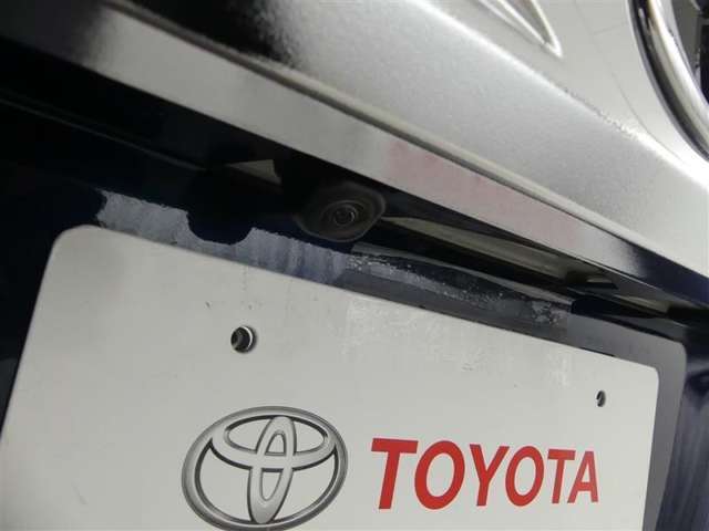 バックカメラが付いているので後方確認が非常にしやすいです。今や運転初心者も熟練者も必須装備！ついていて損はないですね♪