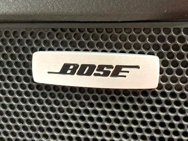 【BOSEサウンドシステム】メーカーオプションの高品位サウンドシステムを搭載。専用のチューニングが施された大小様々なスピーカーから良質なサウンドが奏でられ、臨場感あふれる音響空間を演出します。