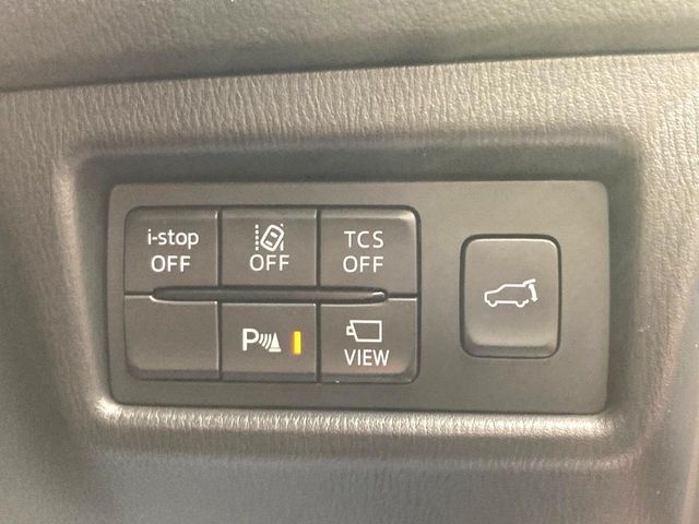【パワーバックドア】スマートキーや運転席のボタンを押すだけでリアゲートが自動で開閉します！荷物を持っている時や、高い位置にあるバックドアを閉める際に便利な機能です♪
