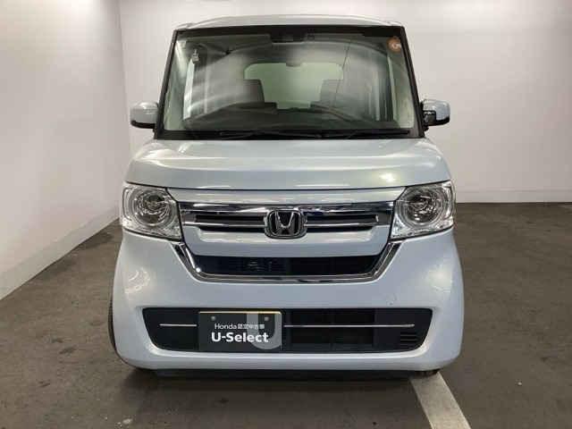 お客様に安全で快適なカーライフをお送りいただくために、中古車にも高いレベルの品質基準を設け、その基準に従って、全ての中古車について納車前整備を実施しています。