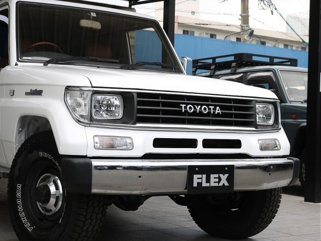 「TOYOTA」の横文字グリルが非常にクラシカルで可愛さとカッコよさを演出！