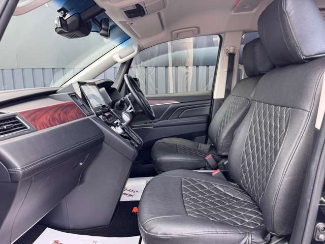 助手席画像です。運転席/助手席に2段階温度調整機能付きシートヒーター装備！