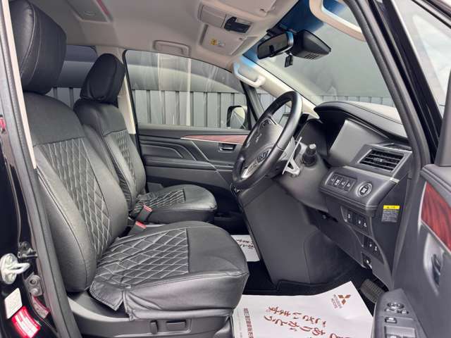 運転席画像です。運転席パワーシートになっております。