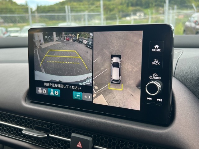 マルチビューカメラを装備。画面にて後方の確認が行えるので、バック駐車や車庫入れの際には重宝します。車の運転に慣れない方でも安心のガイドライン表示機能付。