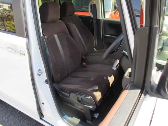 写真は装備品だけでなく、傷の写真など車の状態がわかるように心がけております。追加で見たいところがある場合は気軽にお問い合わせください♪