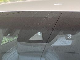 【トヨタセーフティセンス】走行中に前方の車両等を認識し、衝突しそうな時は警報とブレーキで衝突回避と被害軽減をアシスト。より安全にドライブをお楽しみいただけます。