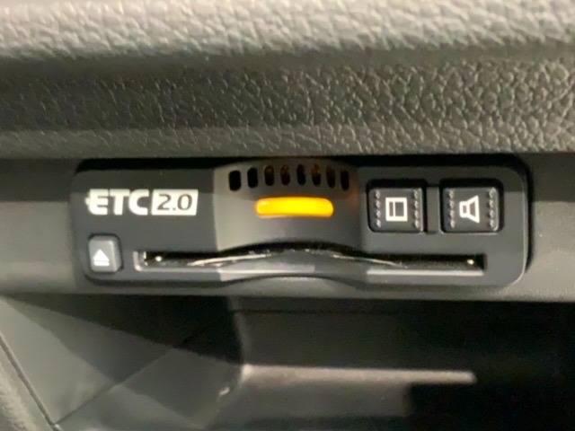 いまや快適なカーライフに欠かせないETCが付いています。