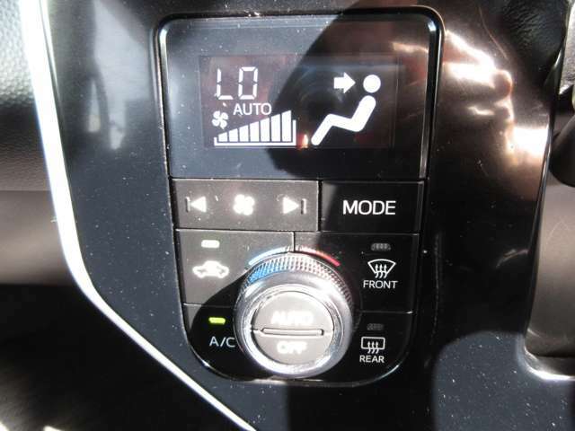 AUTOエアコンです！車内の温度調節も自動です☆