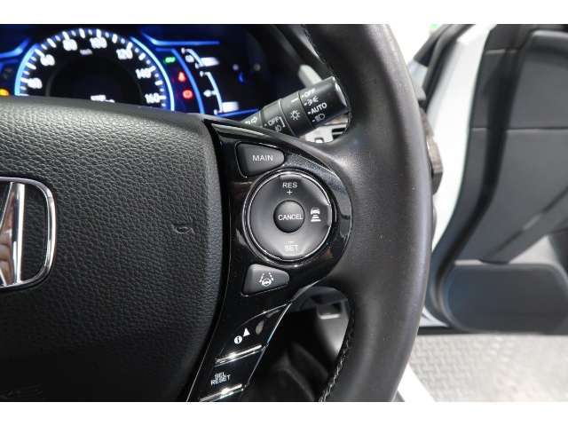 アダプティブクルーズコントロール付！アクセルから足を離しても設定したスピードと前車との車間を保ち走行してくれます！