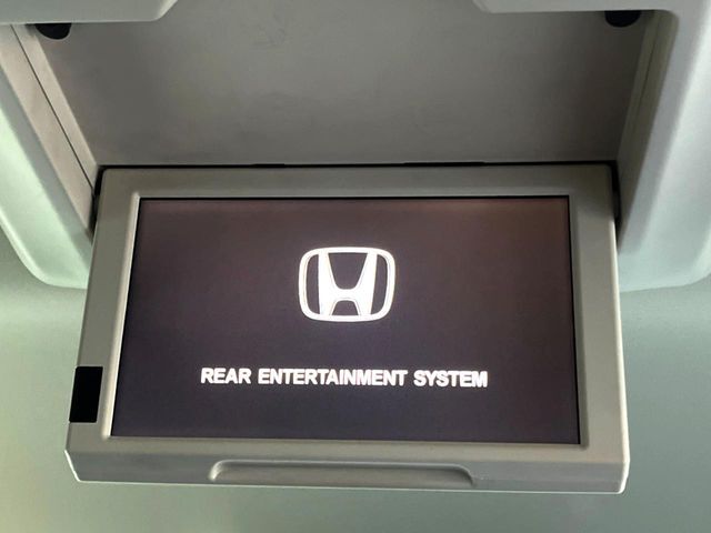 【フリップダウンモニター】大画面モニターで後席でもエンタメをお楽しみいただけます。小さなお子様にも大人気の装備です♪