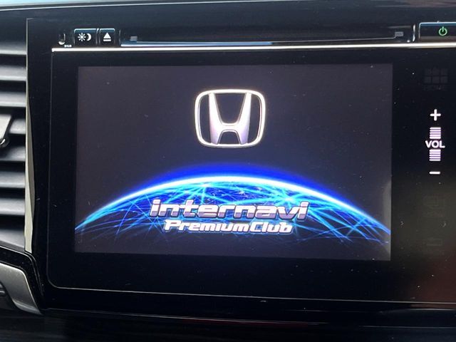 【メーカー純正ナビ】インテリアに溶け込むスタイリッシュな「専用設計」メーカーナビを装備♪視認性や操作性など基本性能にも優れ、より上質なカーライフをお楽しみいただけます。