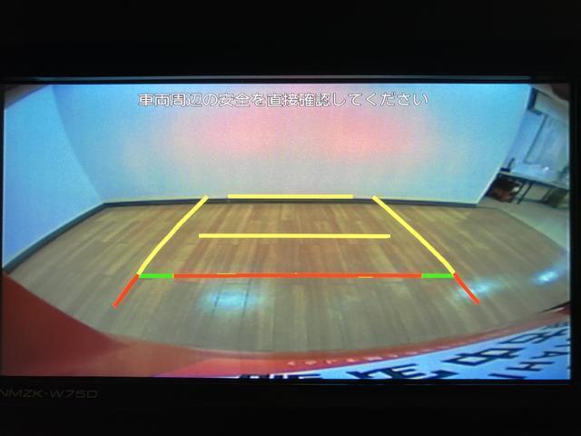 見えにくい後方をカーナビ画面で確認できるので非常にありがたい装備ですね♪　純正のカーナビ連動です☆