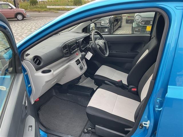 座り心地が良い斬新でシンプルなデザインの内装です！