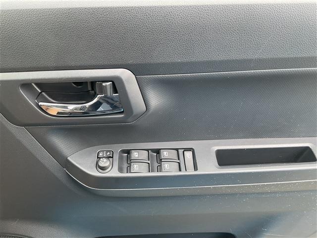 パワーウィンド付き！ボタン一つで窓の開閉が可能です。