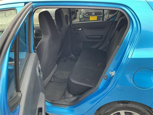 大人が2人座っても広々できます！