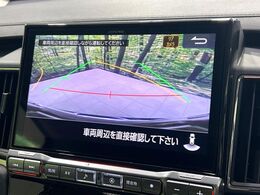 【バックカメラ】駐車時に後方がリアルタイム映像で確認できます。大型商業施設や立体駐車場での駐車時や、夜間のバック時に大活躍！運転スキルに関わらず、今や必須となった装備のひとつです！