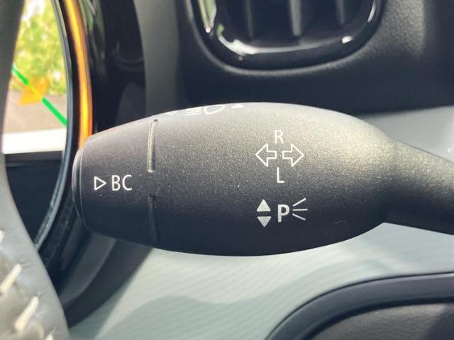 WECARSの展示場では実際に見て、触ってお車をお選びいただけます！知識の豊富な営業スタッフが様々なカーライフをご提案いたします！