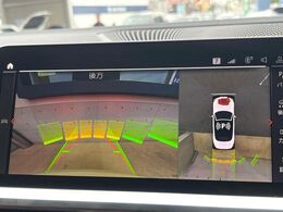 ●バックカメラ：便利な【バックカメラ】で安全確認もできます。駐車が苦手な方にもオススメな便利機能です。