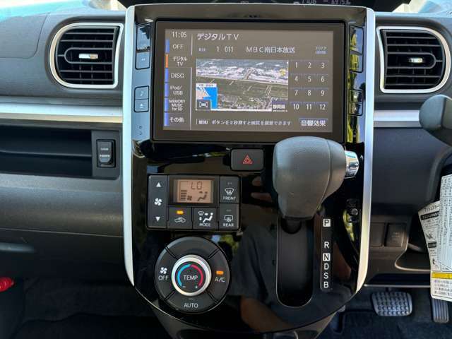 8インチナビ・フルセグTV・FM/AMラジオ・Bluetooth・DVD・CD♪バックカメラ付きで後方も見えて安心