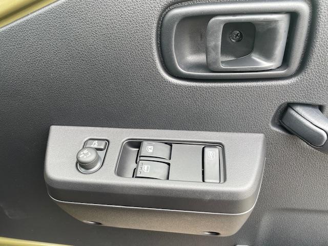 店舗内にはキッズスペースも御座います。PC/ブロック/絵本/塗り絵などを揃えておりますので、お楽しみ頂けます。また弊社スタッフがお世話させて頂きます。お子様連れのお客様もゆっくり安心してご商談出来ます。