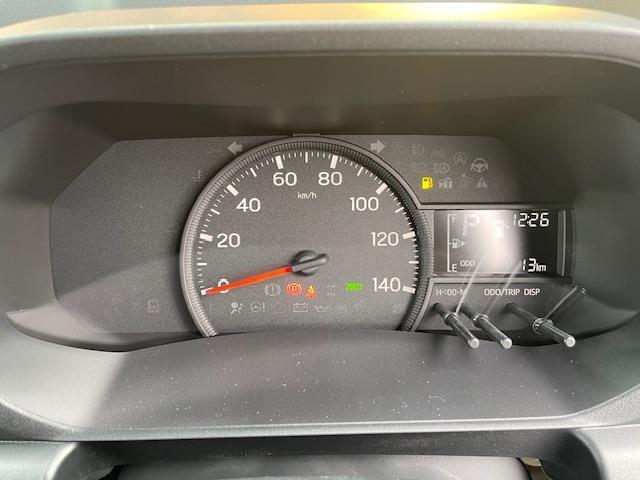 メーター走行距離数も検査済車両です。メーター改ざん、走行距離不明車両の販売は会社ポリシー上行っておりません。