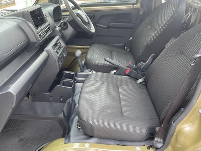 【助手席】きれいな助手席なので家族や友だちに乗ってもらっても安心です！