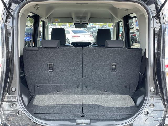 積み込みやすくて、たっぷり積める荷室です。シートアレンジできるものは、乗車人数と荷物の量や大きさによってシートを動かすことができるので、より快適なドライブが可能です！