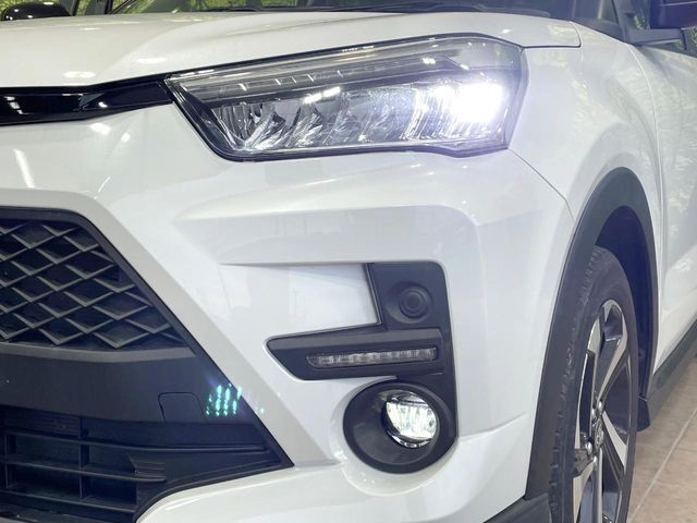 【シーケンシャルターンランプ付きLEDヘッドライト】人気の『流れるウィンカー』付きのLEDヘッドライトを装備♪高級感はもちろん、点灯時は存在感たっぷりで他車からも認識されやすく安心です。