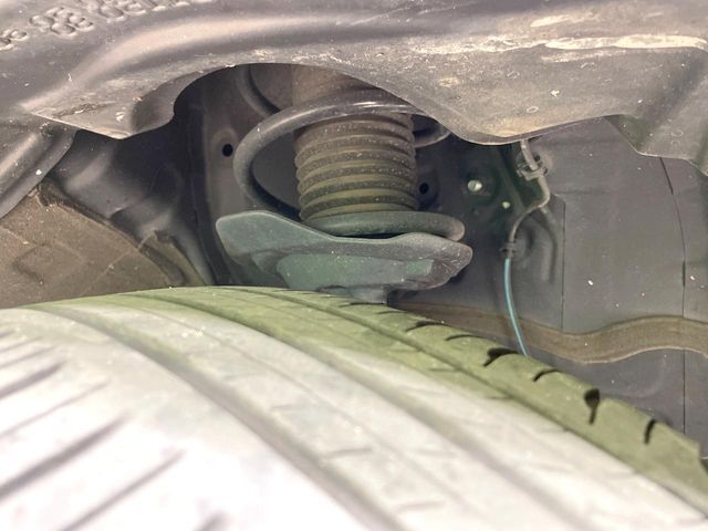 お車を安心してお乗りいただく為には、足回りの定期点検が欠かせません。サービスサポート（有償保証）では無料点検もご提供しており、安心のカーライフをお過ごしいただけるサポート体制が整っています。