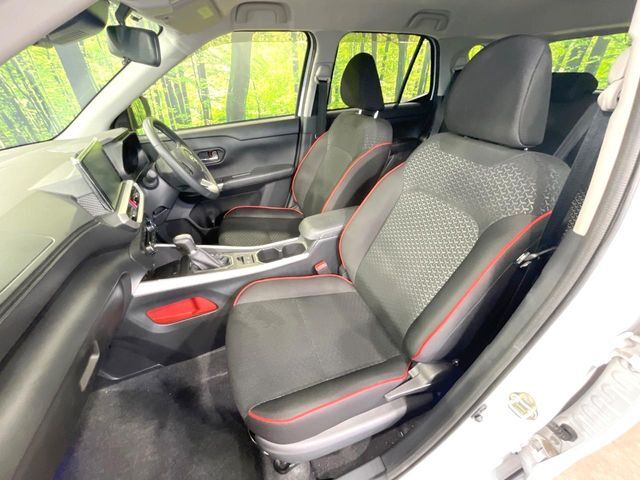 運転席シート廻りは使用感も少なく、良好な状態となっています。丁寧に使われていたことがよくわかりますね。