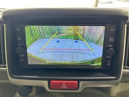 【バックカメラ】駐車時に後方がリアルタイム映像で確認できます。大型商業施設や立体駐車場での駐車時や、夜間のバック時に大活躍！運転スキルに関わらず、今や必須となった装備のひとつです！
