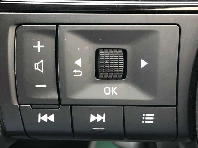 【ステアリングスイッチ】オーディオを手元で操作できるので、ドライブ中らくらく安心♪