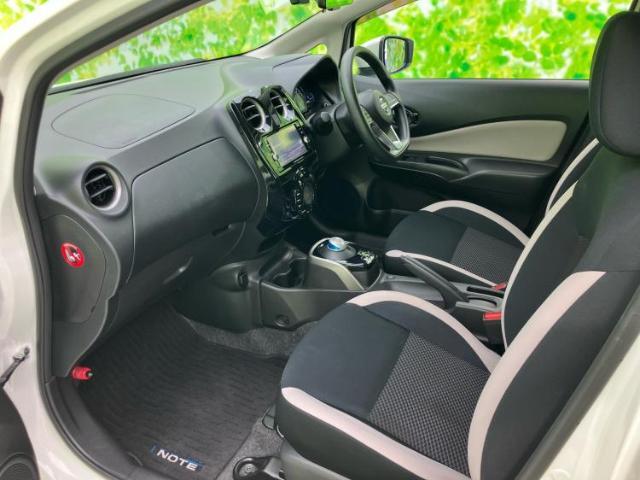 WECARSでは各商談席に大型モニターをご用意しております！見やすい大画面でゆったりと全国の在庫をご覧いただけます！是非ご来店お待ちしております！