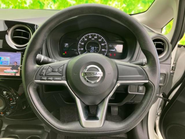 WECARSの展示場では実際に見て、触ってお車をお選びいただけます！知識の豊富な営業スタッフが様々なカーライフをご提案いたします！