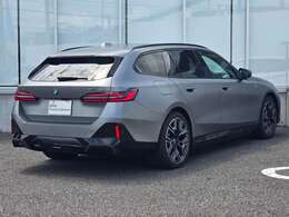 この度は弊社認定中古車をご覧いただき誠にありがとうございます。弊社はBMW 正規ディーラーですので遠方のお客様も安心してご購入下さい。ご不明な点がございましたらお気軽にお申し付けください。