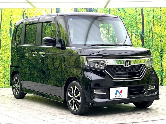 大好評のボディコーティング「弾スプラッシュコート」もご納車までに施工可能。通常のガラスコートと異なる、耐久年数6年の無機質ガラスコーティングが、ボディをキレイな状態に保ってくれます。