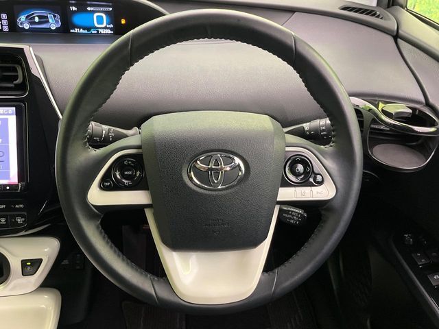 【純正革巻きステアリング】上質な革を使用することで、手にしっかり馴染みとても運転しやすいハンドルです♪