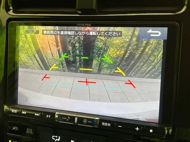 【バックカメラ】駐車時に後方がリアルタイム映像で確認できます。大型商業施設や立体駐車場での駐車時や、夜間のバック時に大活躍！運転スキルに関わらず、今や必須となった装備のひとつです！