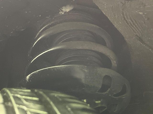 お車を安心してお乗りいただく為には、足回りの定期点検が欠かせません。サービスサポート（有償保証）では無料点検もご提供しており、安心のカーライフをお過ごしいただけるサポート体制が整っています。