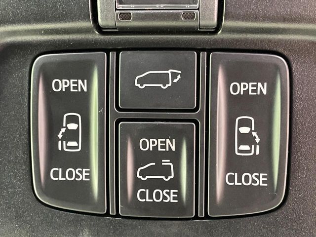 【両側パワースライドドア】スマートキーや運転席のスイッチで後席両側スライドドアの開閉が可能♪電動だから力を入れてドアを開ける必要が無く、小さなお子様でも簡単に開け閉めでき快適です♪