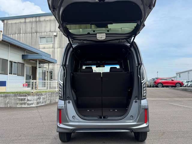 人気の軽自動車N-BOXカスタム入荷しました！室内ひろびろ・走りもキビキビ・燃費も良いからお財布にやさしい。ホンダN-BOXを選んで下さい！
