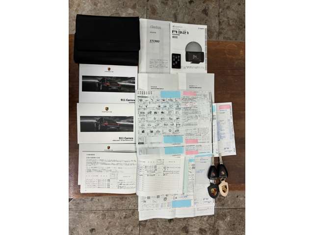 新車保証書、整備記録簿、取説、キー2本、純正BOOKケース、ナビ取説