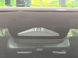 【トヨタセーフティセンス】走行中に前方の車両等を認識し、衝突しそうな時は警報とブレーキで衝突回避と被害軽減をアシスト。より安全にドライブをお楽しみいただけます。