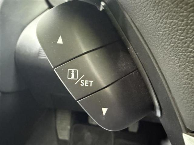 WECARSの展示場では実際に見て、触ってお車をお選びいただけます！知識の豊富な営業スタッフが様々なカーライフをご提案いたします！