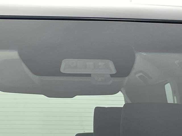 【　衝突被害軽減ブレーキ　】衝突軽減ブレーキ付き♪誤操作で万が一、前方の車に衝突しそうになった際に自動でブレーキが作動し衝突の被害を軽減します！