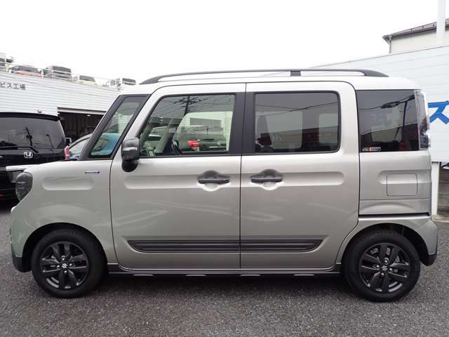 国の指定を受けた自社工場で、整備士が車検と点検整備を行っております。