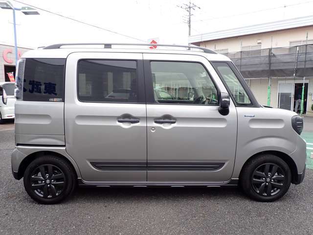 閑静な住宅街の中に位置していますので、落ち着いた環境でゆっくりと車をご覧いただけます。お気軽に当店へお越しください