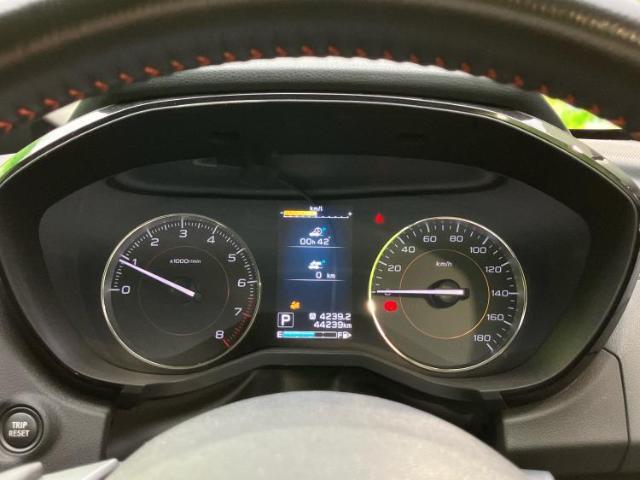 WECARSの展示場では実際に見て、触ってお車をお選びいただけます！知識の豊富な営業スタッフが様々なカーライフをご提案いたします！